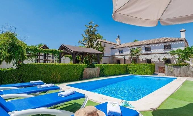 Tozar Villa | El Cortijuelo de la Media Luna Alcalá La Real by Ruralidays