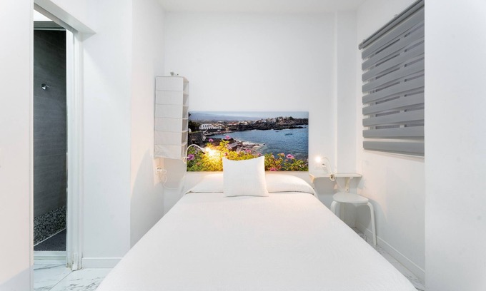 Alcala Apartment | 'El Muellito' with Shared Terrace and Wi-Fi