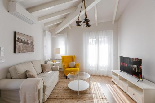 Pamplona City Centre Apartment | EL PAÑUELICO DE ESTAFETA - Ático con terraza