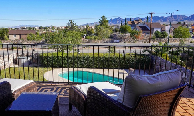 El Paso Cottage | El Paso Retreat w/Pool: 11 Mi to Downtown!