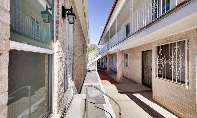El Paso Cottage | El Paso Vacation Rental ~ 6 Mi to Downtown!