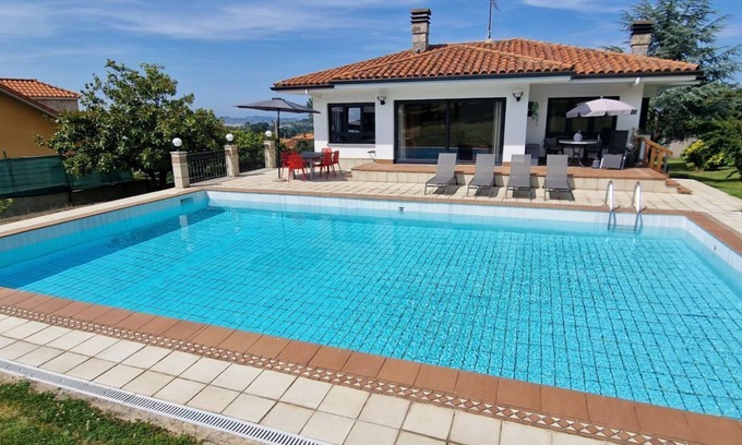 Periurbano - Rural Hostel | El Pastizal de Gijón - Piscina