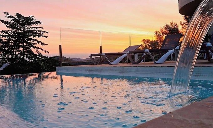 Torrelles de Llobregat Hotel | El Petit Mirador
