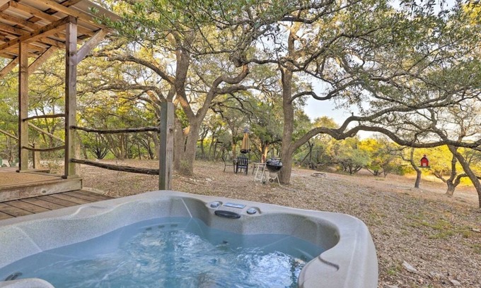 Wimberley Cabin | El Sol: Private Cabin with Hot Tub and Amazing Views, 3 mi to Wimberley Square!