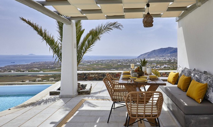Vourvoulos Villa | El Verano Hideaway Villa