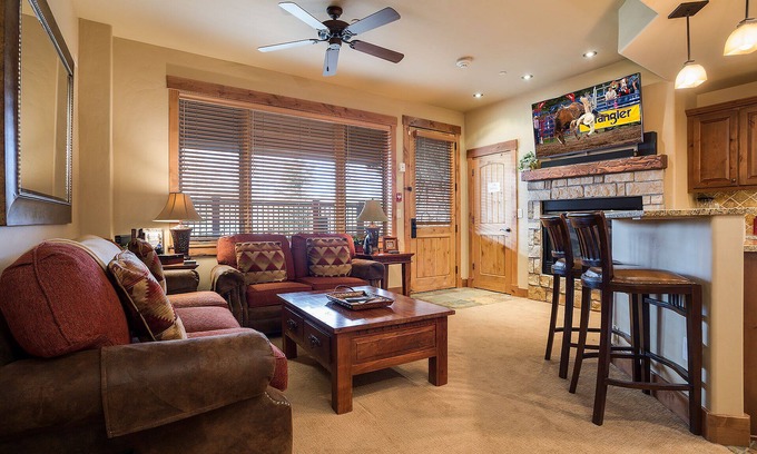 Steamboat Springs Condo | EL5114 | Close to Mtn Activities | Private Hot Tub | Air Chilling | 4 Pools