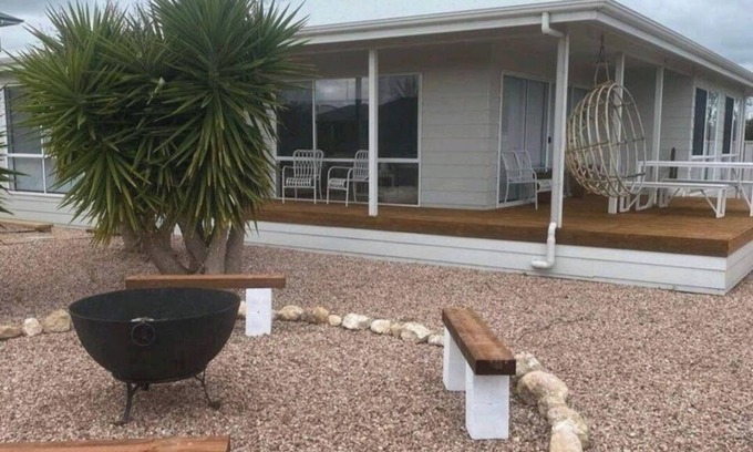 Moonta Bay House | Ela Meine 'come stay' Cosy coastal home in Moonta Bay