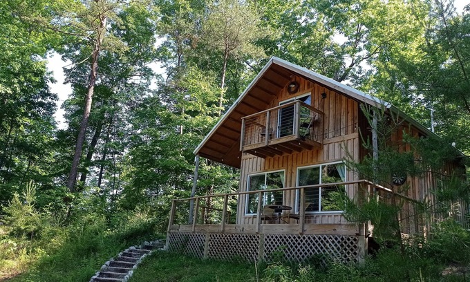Stanton Cabin | Elderberry Cabin w/ hot tub near Red River Gorge