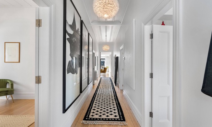 Grey Lynn House | Elegant 1-bedroom guest room in shared house with own separate living/dining.