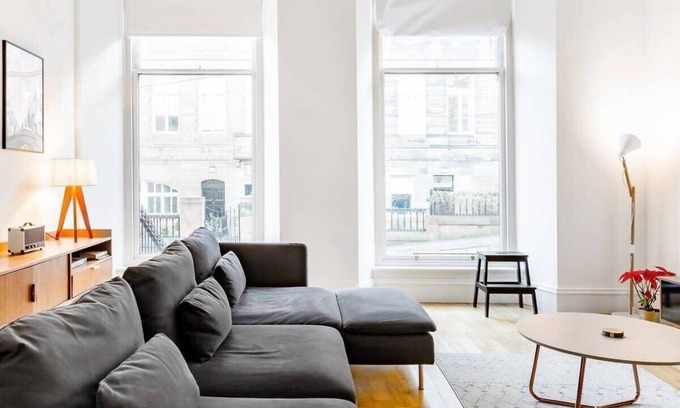 North West Apartment | Elegant 2 Bedroom Apartment in West End