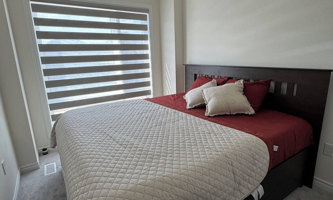 Erin House | Elegant 2-Bedroom Retreat in Erin – Private Washroom