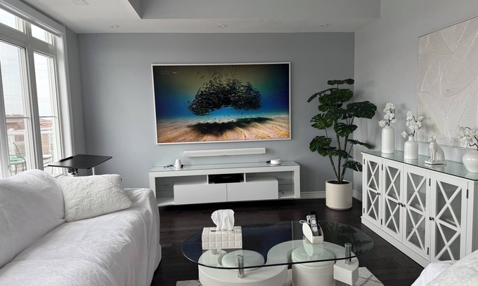 Pickering House | Elegant 2-bedroom townhome in Pickering with AC Free Wifi and Parking included