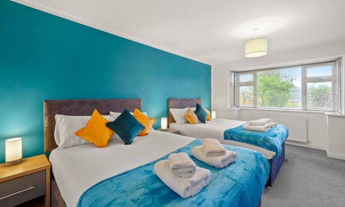 Underhill Apartment | Elegant 2Bed/1Bath Ground Floor Flat with FREE WiFi