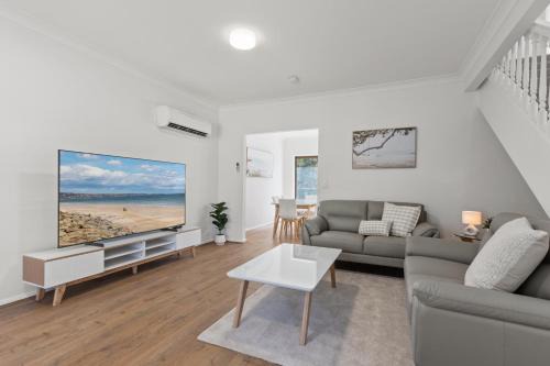 Glenelg South House | Elegant 3-Bed Home Steps from Sunny Glenelg Beach