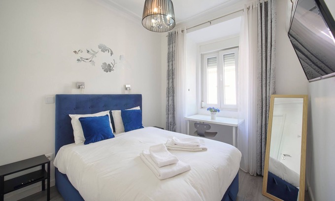 Beato Apartment | Elegant 3-Bedroom Apartment with Tejo River View in Alameda