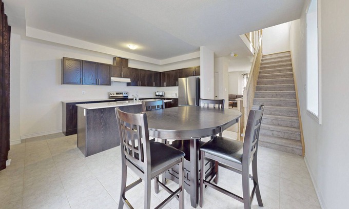 Bowmanville House | Elegant 3-bedroom townhouse