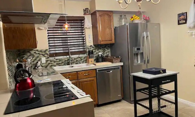 Hudson House | Elegant, 3 bedroom-vacation home.