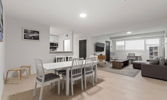 Taylor Run Condo | Elegant 3BR Condo in Alexandria: Modern Comforts Await