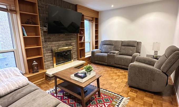 Bayview Glen House | Elegant 4BR Home with 2 Parking & Private Entrance