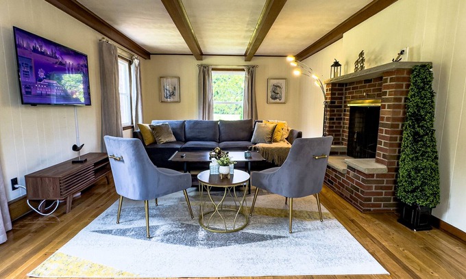 Princeton House | Elegant 4BR Princeton Escape Game Rm Big Yard