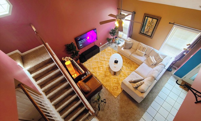 Lexington House | Elegant 4BR Retreat Near Hospitals - Pet Friendly