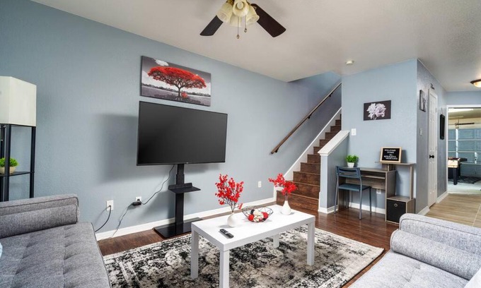 Franklin Park House | Elegant/4miles to Downtown/Gameroom & Firepit