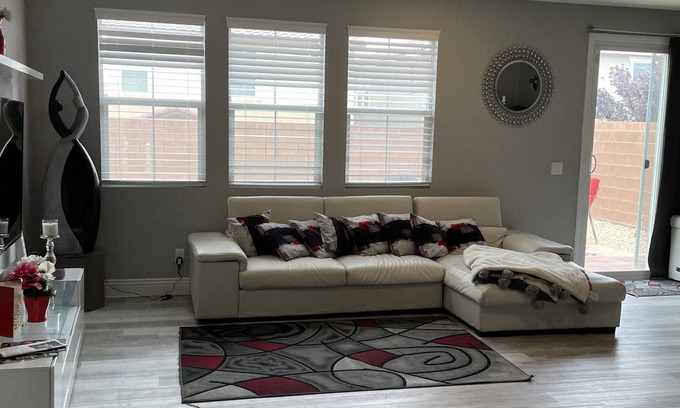 Henderson House | Elegant 5 Bedroom Home With Great Amenities and Beautiful Neighborhood