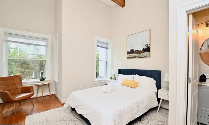 Trinidad House | Elegant 5BR home 1 mile from Capitol Hill!Free Parking!