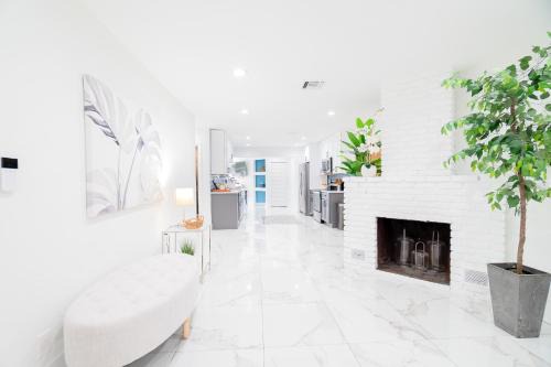 Southwest House | Elegant 5BR West Palm Beach Home Near Beach