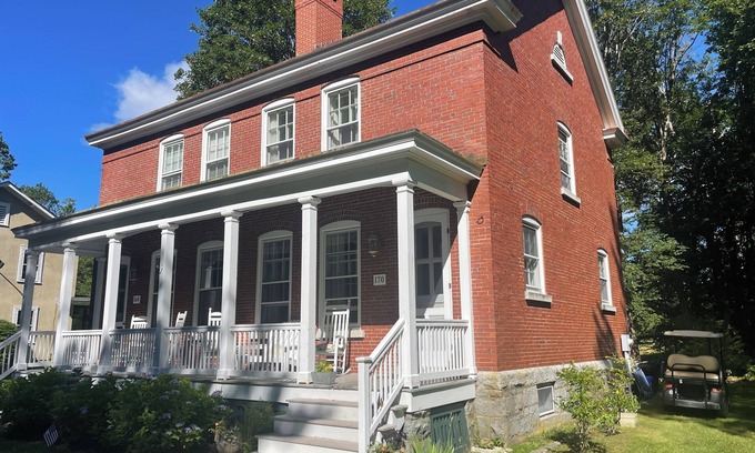 Portland House | Elegant and efficient Island home 4 miles from downtown Portland