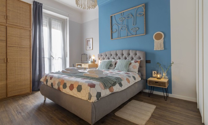 Parella Apartment | Elegant and functional suite convenient to the city center accessorized with everything