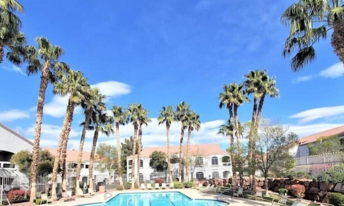 Green Valley Ranch Condo | Elegant and Modern Living, Ideal for Extended Stay