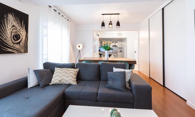 Fatima Apartment | Elegant and spacious 3 bedroom 3 bath apartment 10 mins to the Sanctuary!!