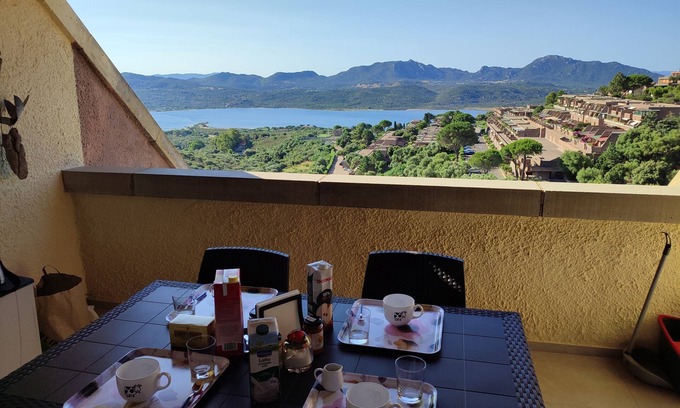 Cugnana Verde Apartment | Elegant and spacious apartment with terrace and gulf view in Costa Smeralda