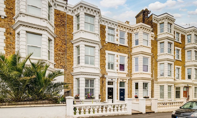 Margate House | Elegant and stylish townhouse in Margate, sleeps up to 10 guests minutes from the beach with a garde
