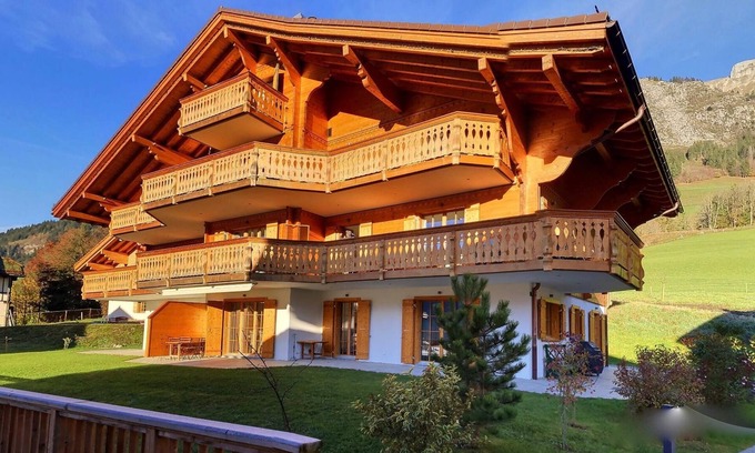 Chateau-d'Oex Apartment | Elegant Apartment with Panoramic Valley View