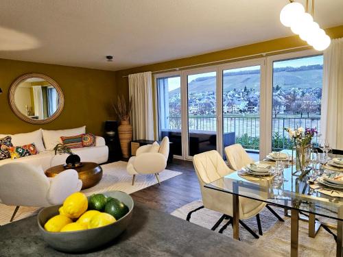 Kues Apartment | Elegant Apartment with Direct River View, Balcony and Parking in Bernkastel-Kues