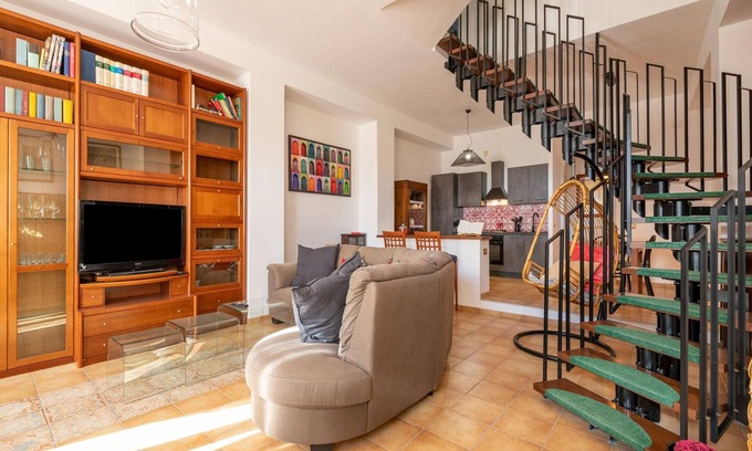 Buonalbergo Apartment | Elegant Apartment in Buonalbergo near Town Center
