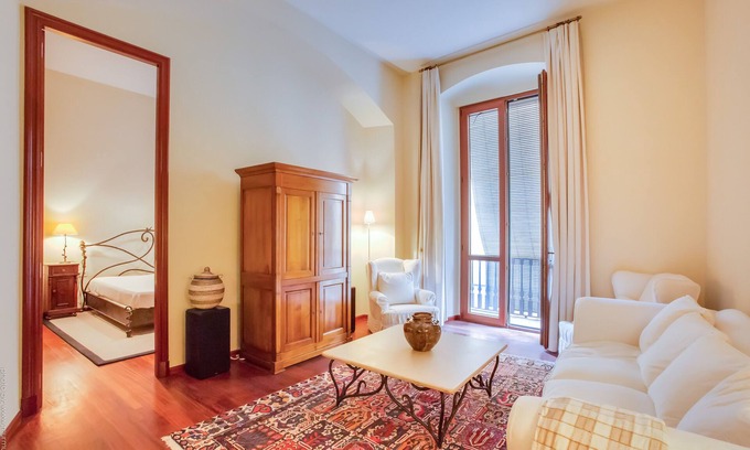 Barri Vell Apartment | Elegant apartment in the historic center