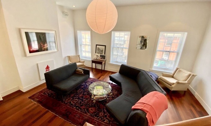 Boerum Hill Apartment | Elegant apartment on Brooklyn's bustling Smith Street.
