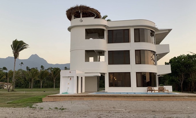 El Porvenir Condo | Elegant beach front Villa with pool, single unit