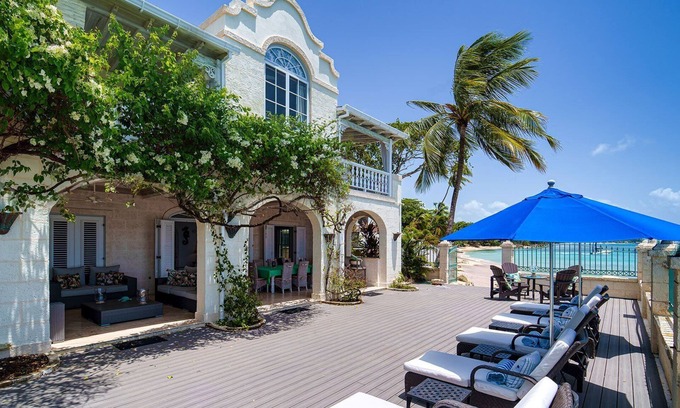 Reeds Bay House | Elegant Beachfront Villa - Martangie