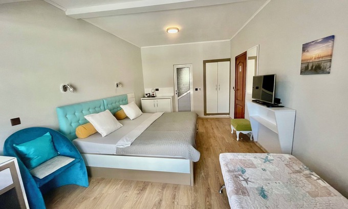 Burgas Bed & Breakfast | Elegant bed & breakfast in wonderful Burgas with WiFi, AC