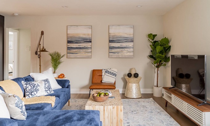 Evanston Apartment | Elegant|Brand New Remodeled|1BR|Next to Beach