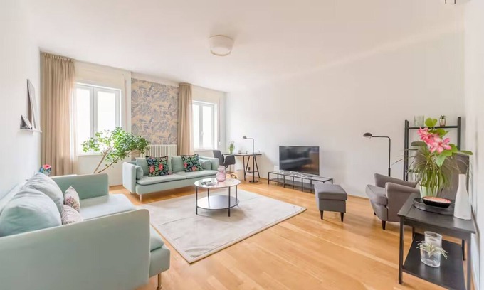Erzsebetvaros Apartment | Elegant, But Hip 1 Bedroom Flat - Central Budapest