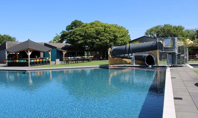 Lathum House | Elegant chalet for 4 people with 2 bathrooms, a terrace, free WiFi, and a luxury kitchen.