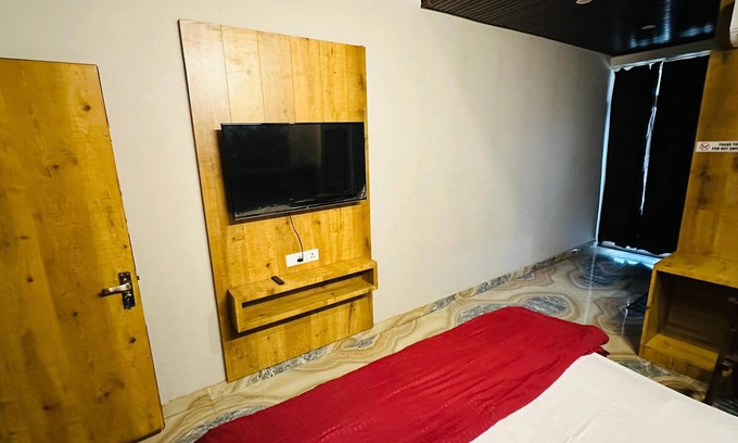 Jaipur District Hotel | Elegant City Escape - Premium Stay w/Kitchen & OTT- 102
