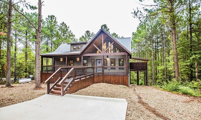 Broken Bow Cabin | Elegant Couples Cabin, Magnolia Design, 5-Star Amenities