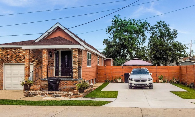 Florida House | Elegant Cozy Single Family Home 4BD 2BA Home & Gazebo 10 Min 4rm French Quarter