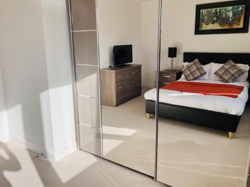 Reading House | Elegant Double Room with private bathroom in Central Reading